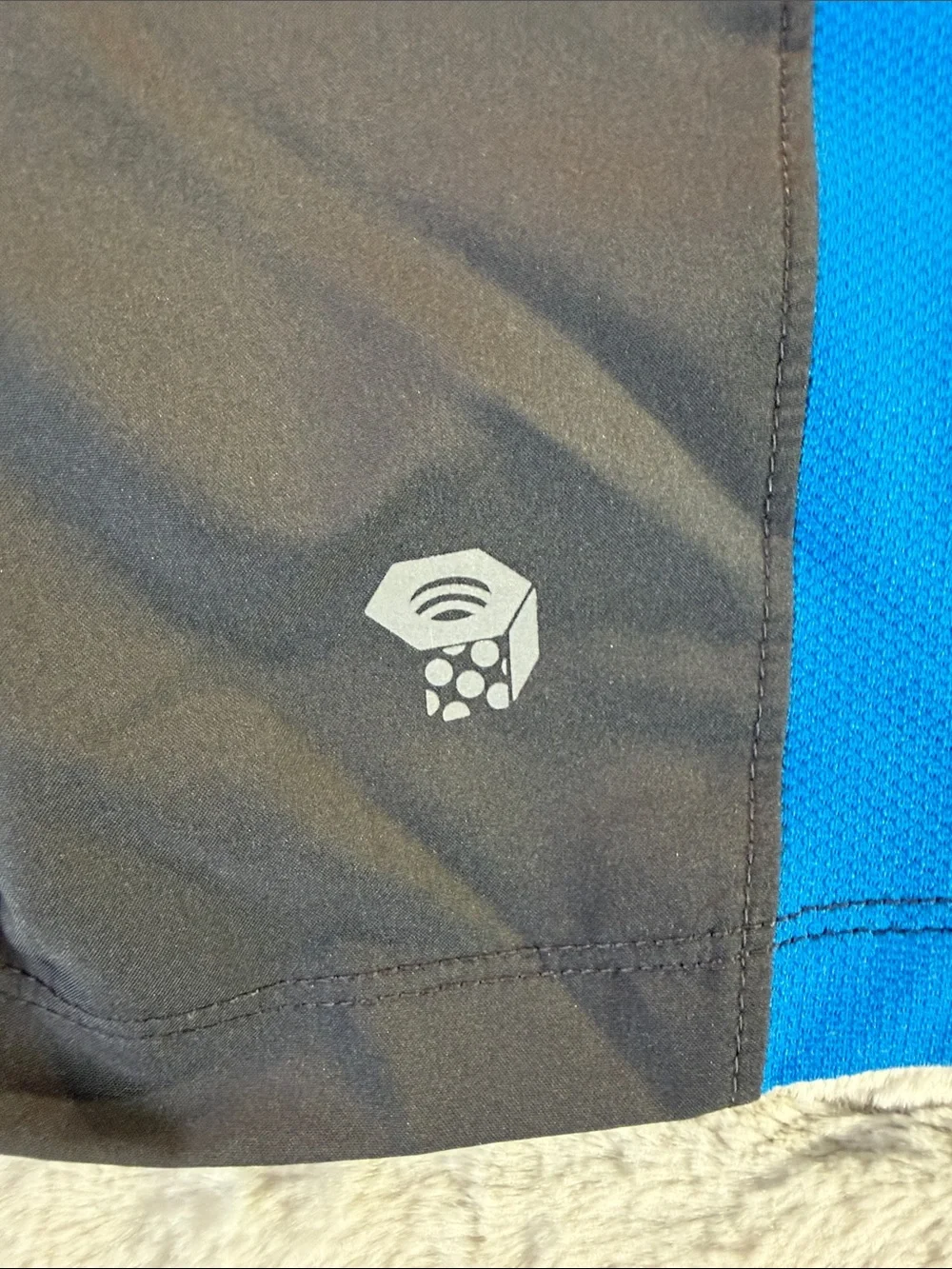 Mountain Hardwear Men’s Blue and Black Athletic Shorts w/ liner short, Medium